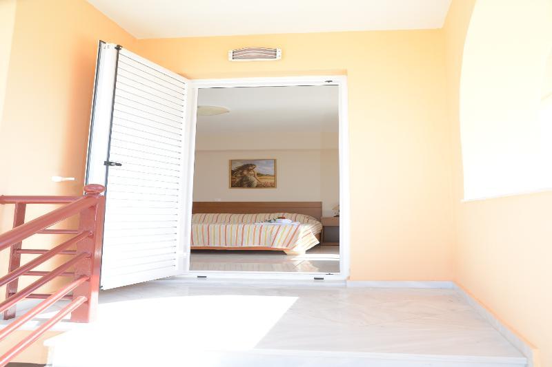 Maria'S Filoxenia Suites Δρέπανο Εξωτερικό φωτογραφία